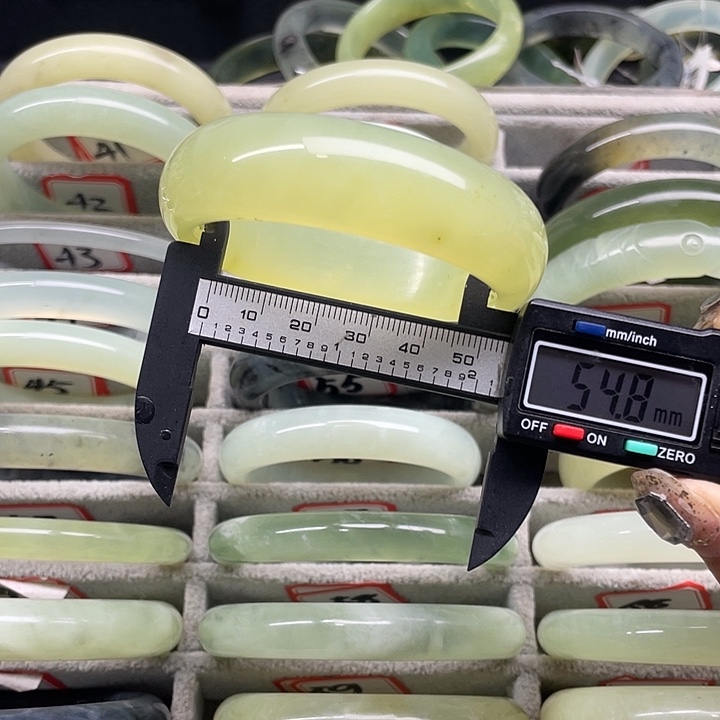 蛇纹石玉未镶嵌手镯61