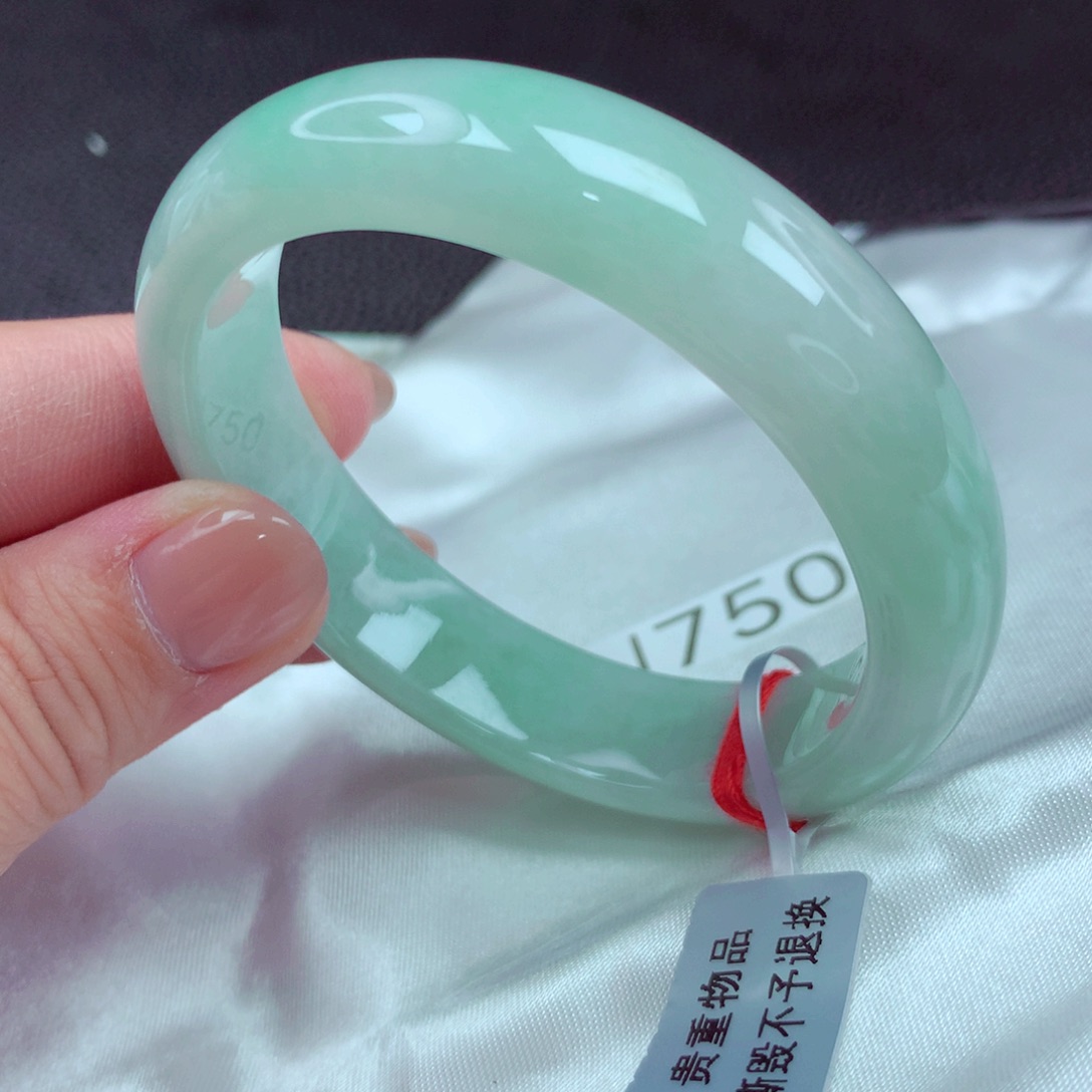 翡翠手镯未镶嵌手镯88