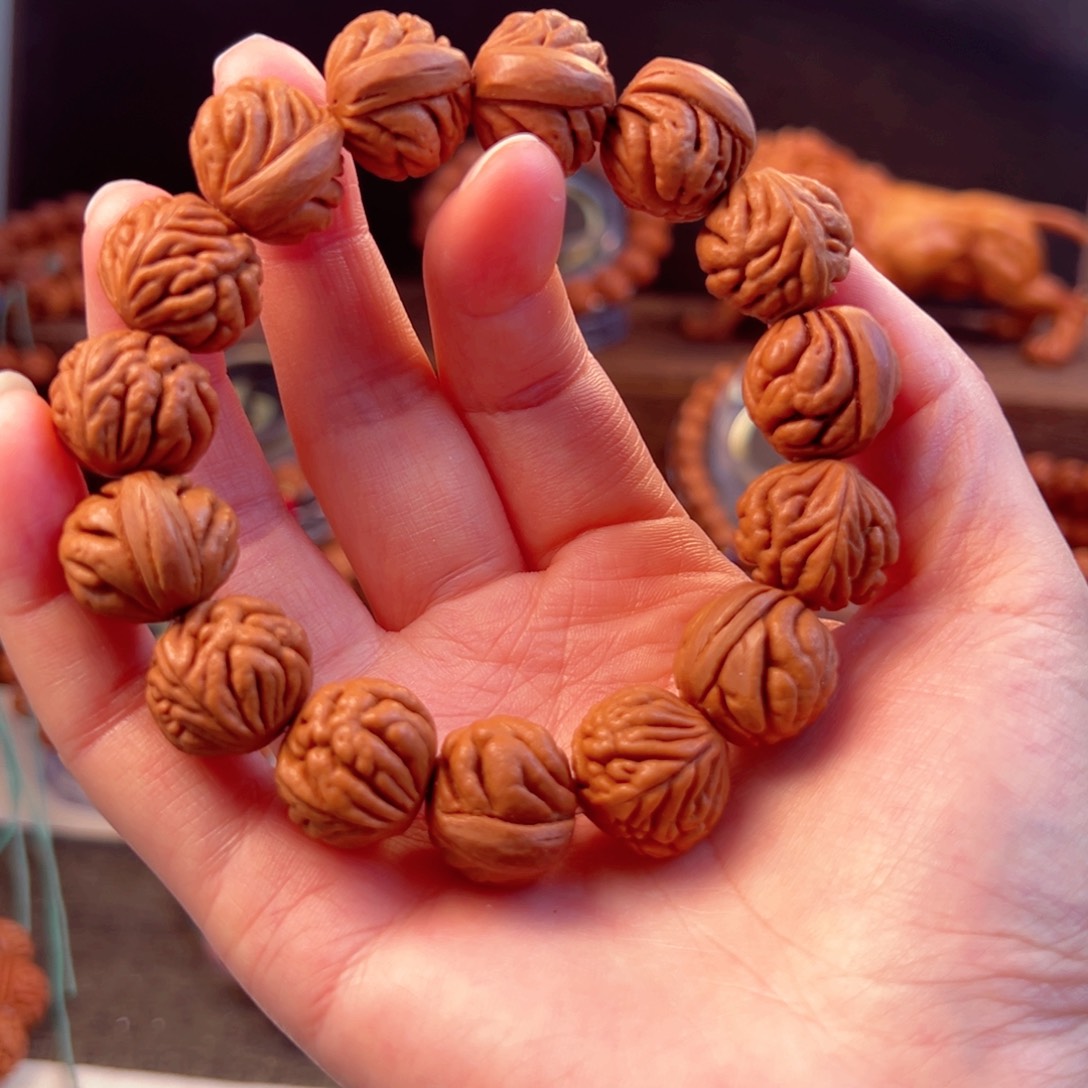 【闪购商品】桃核吊坠18野生豹子头