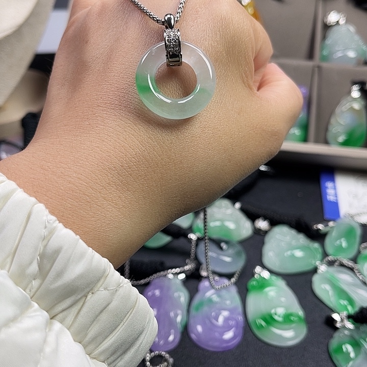 翡翠未镶嵌颈饰甜甜圈