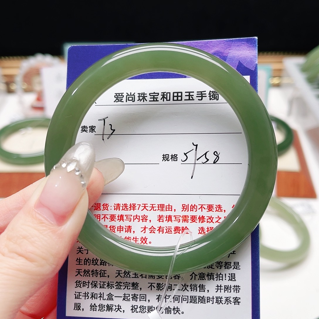 和田玉未镶嵌手镯