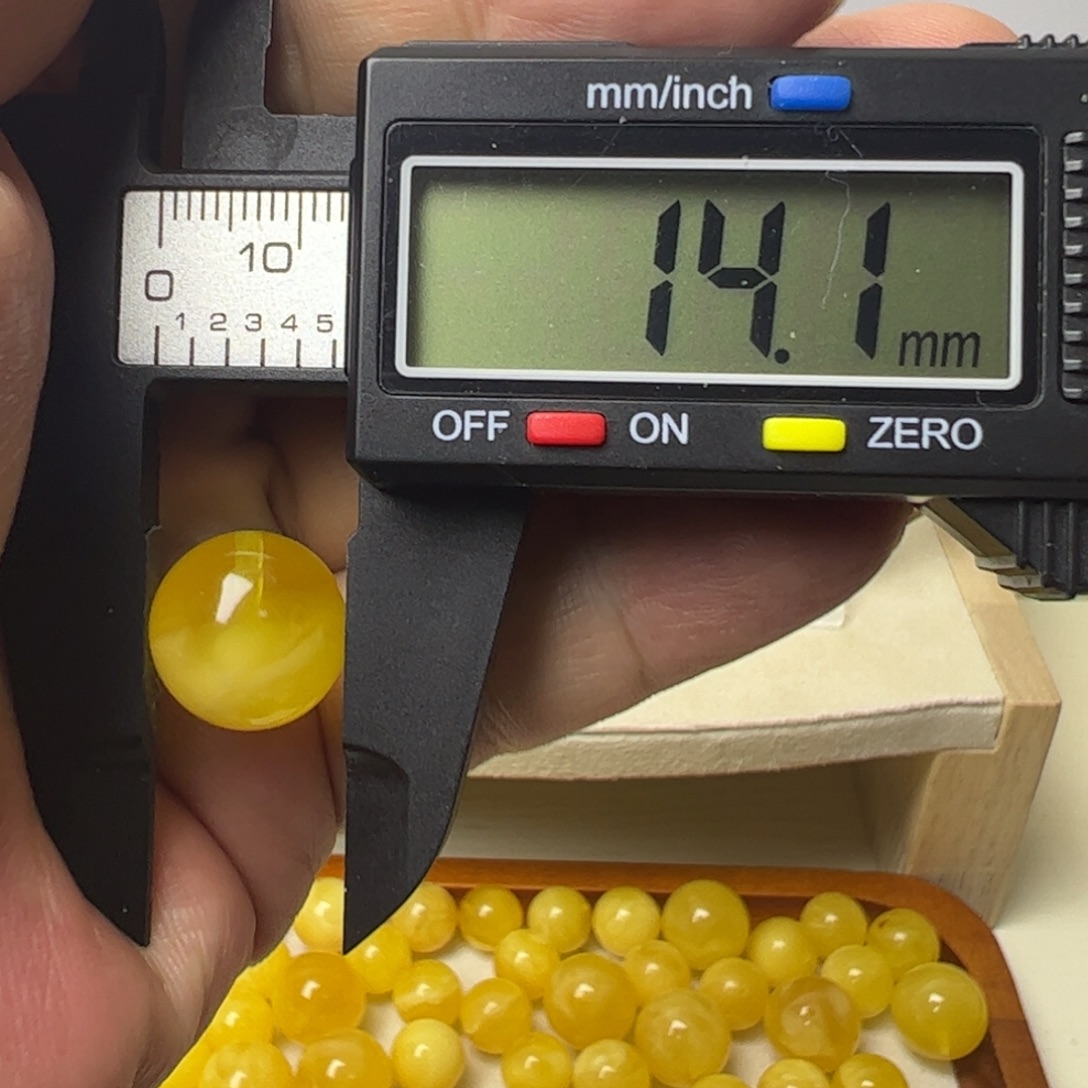 琥珀未镶嵌裸石微瑕单珠028