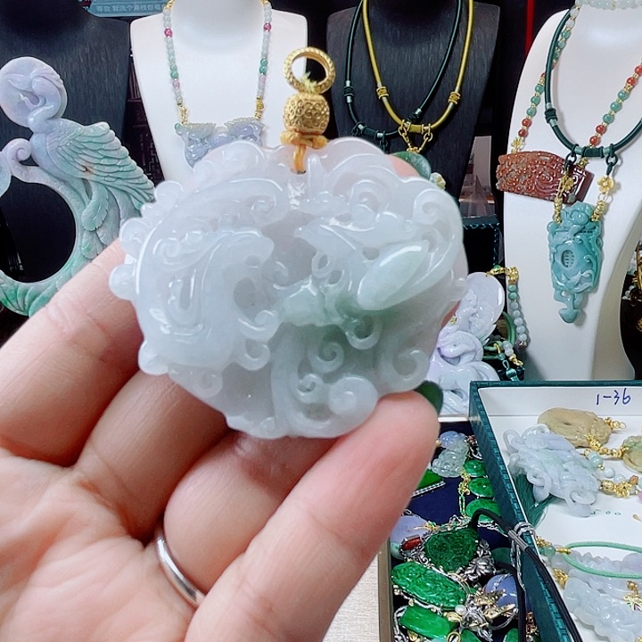 翡翠颈饰未镶嵌翡翠种水龙凡大锁