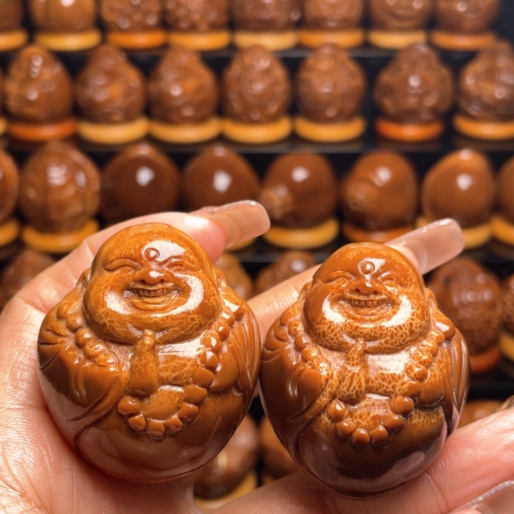 橄榄核把件中**长橄榄雕刻