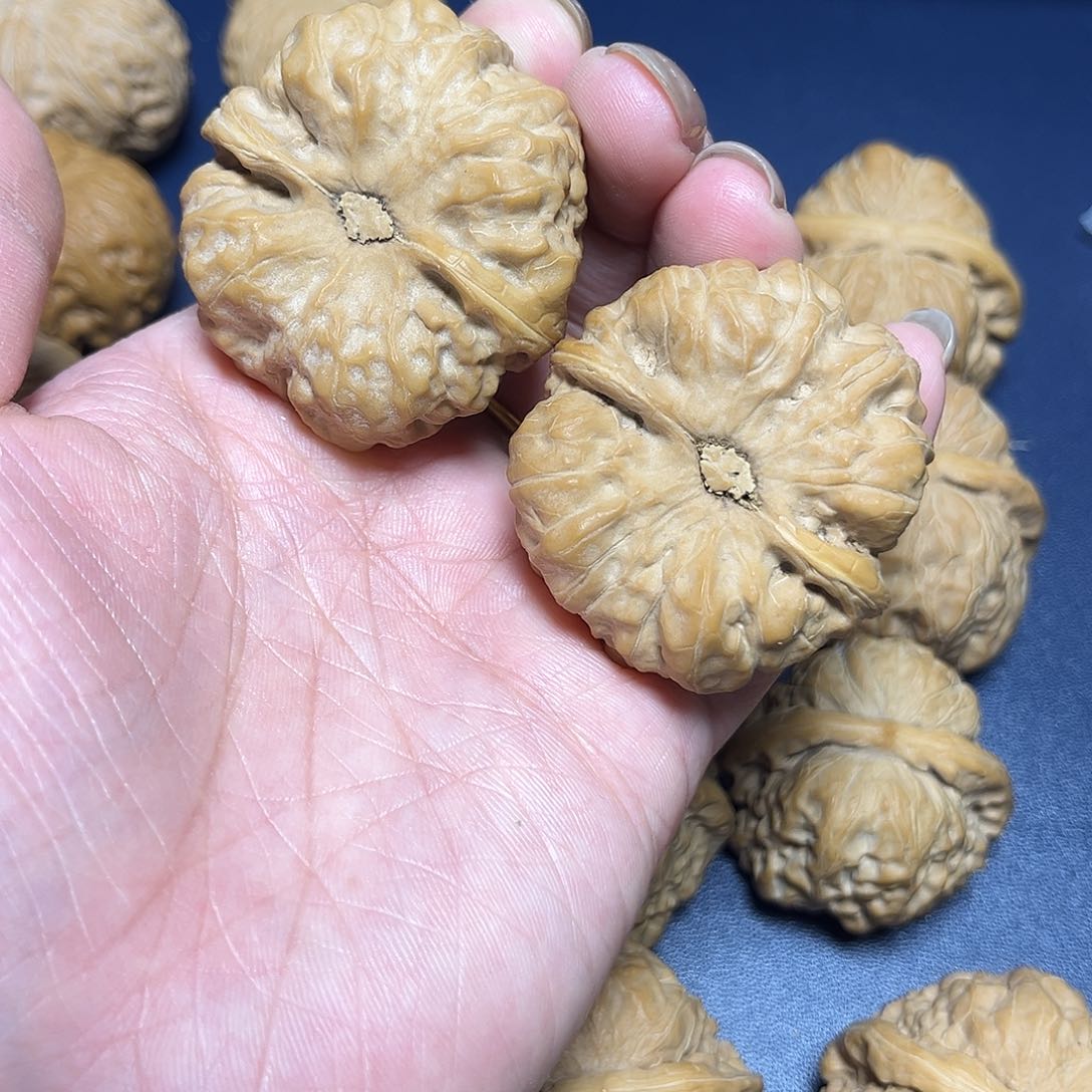 文玩核桃吊坠哇哇哇