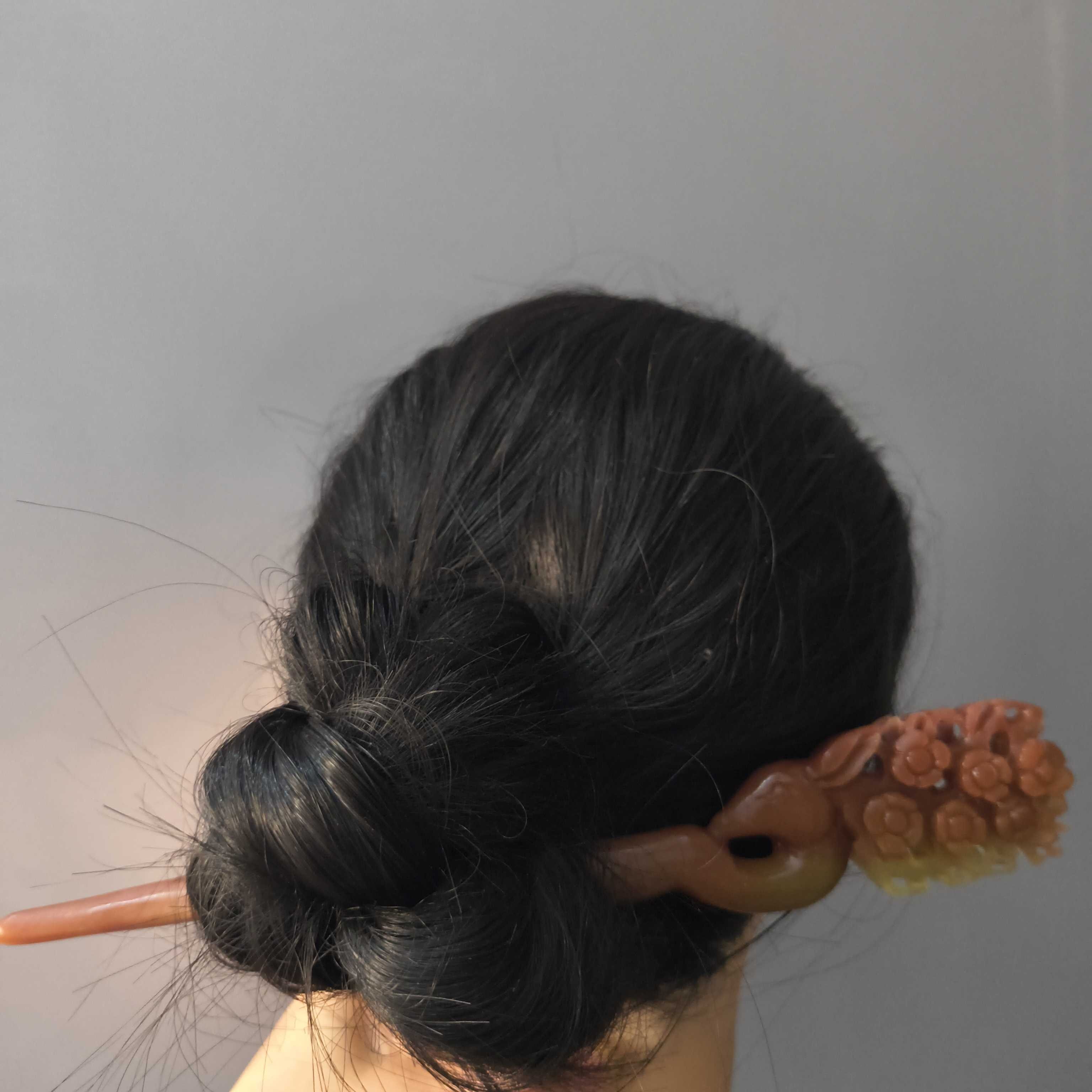 一鹿生花，发簪，总长约22厘米，辽阳红起沙，默认微瑕