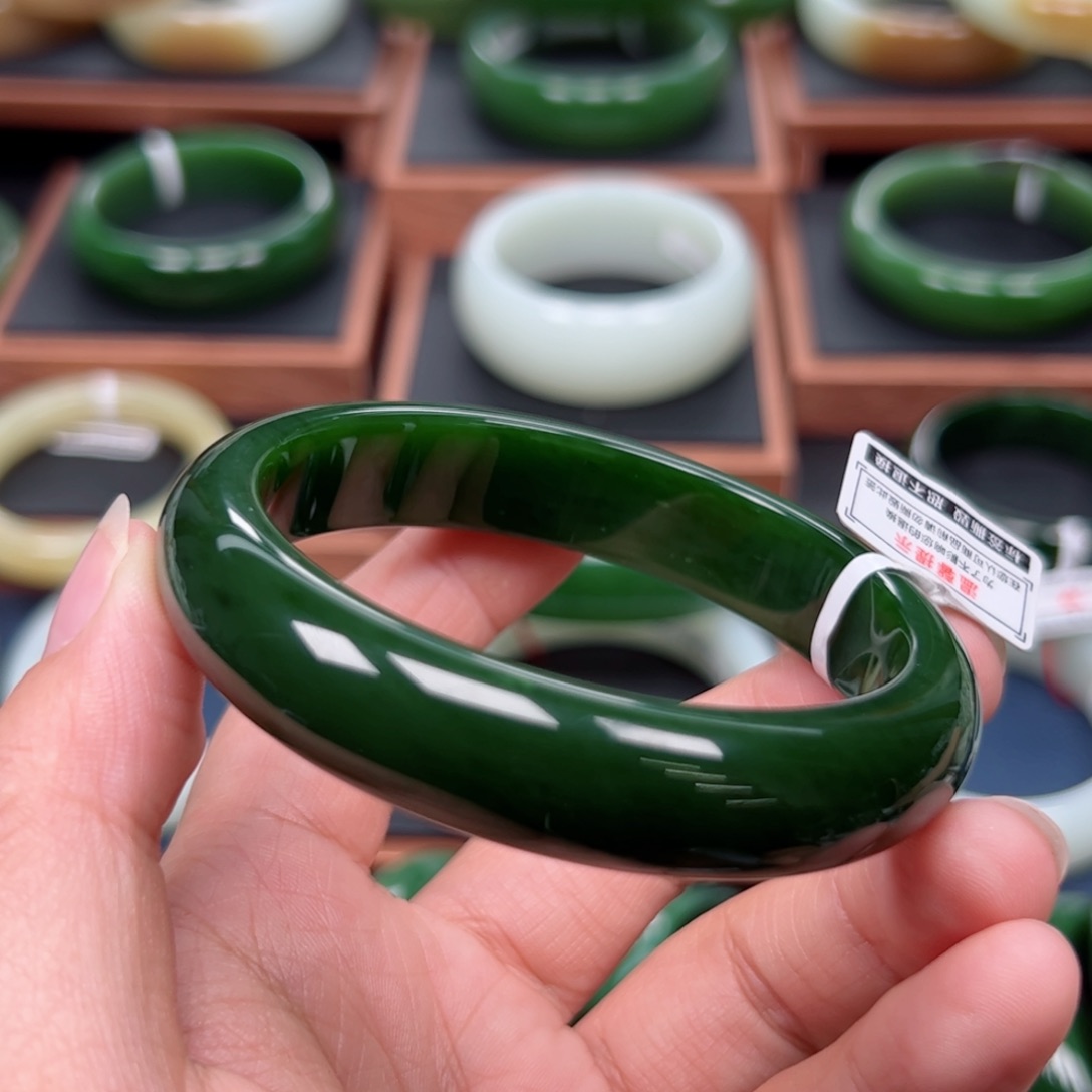 未镶嵌手镯和田玉（碧玉）