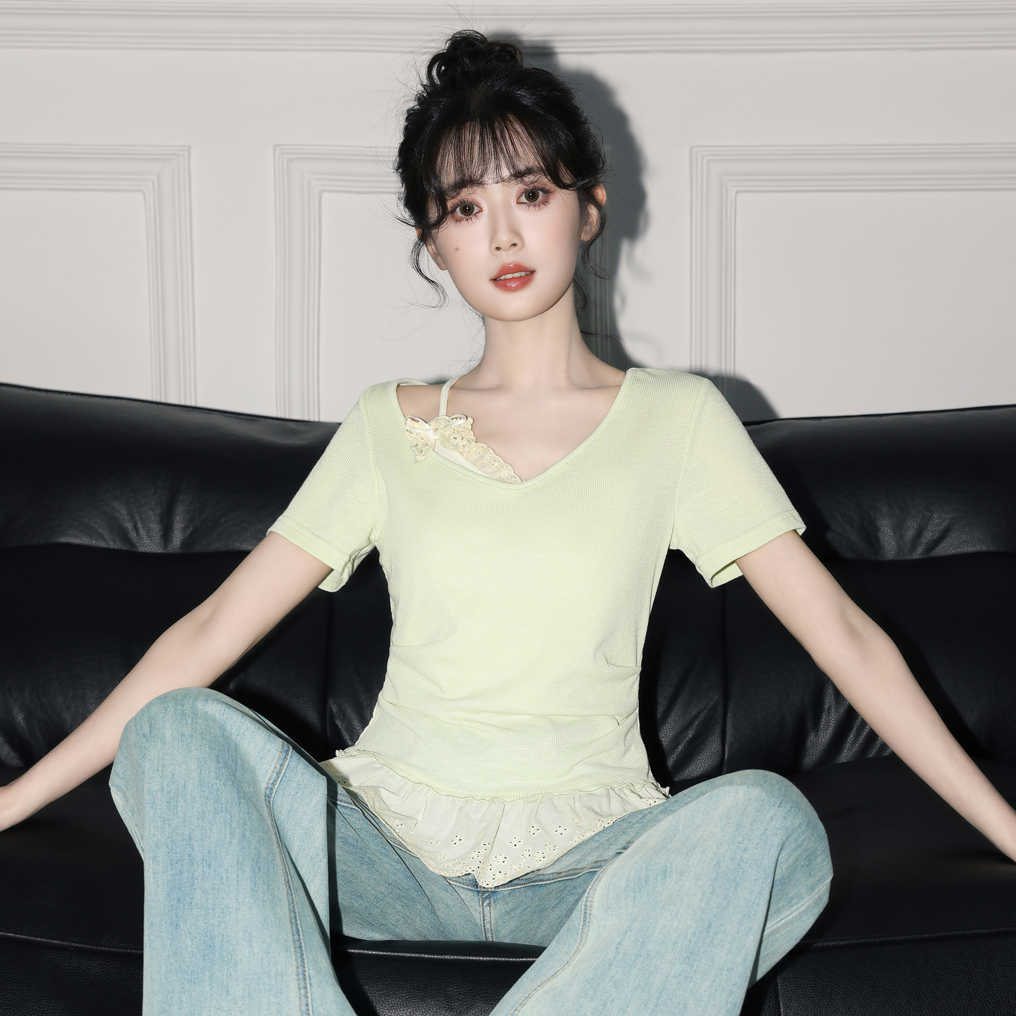 绿色蕾丝边短袖T恤女夏2025夏季新款假两件拼接吊带体恤掐腰上衣