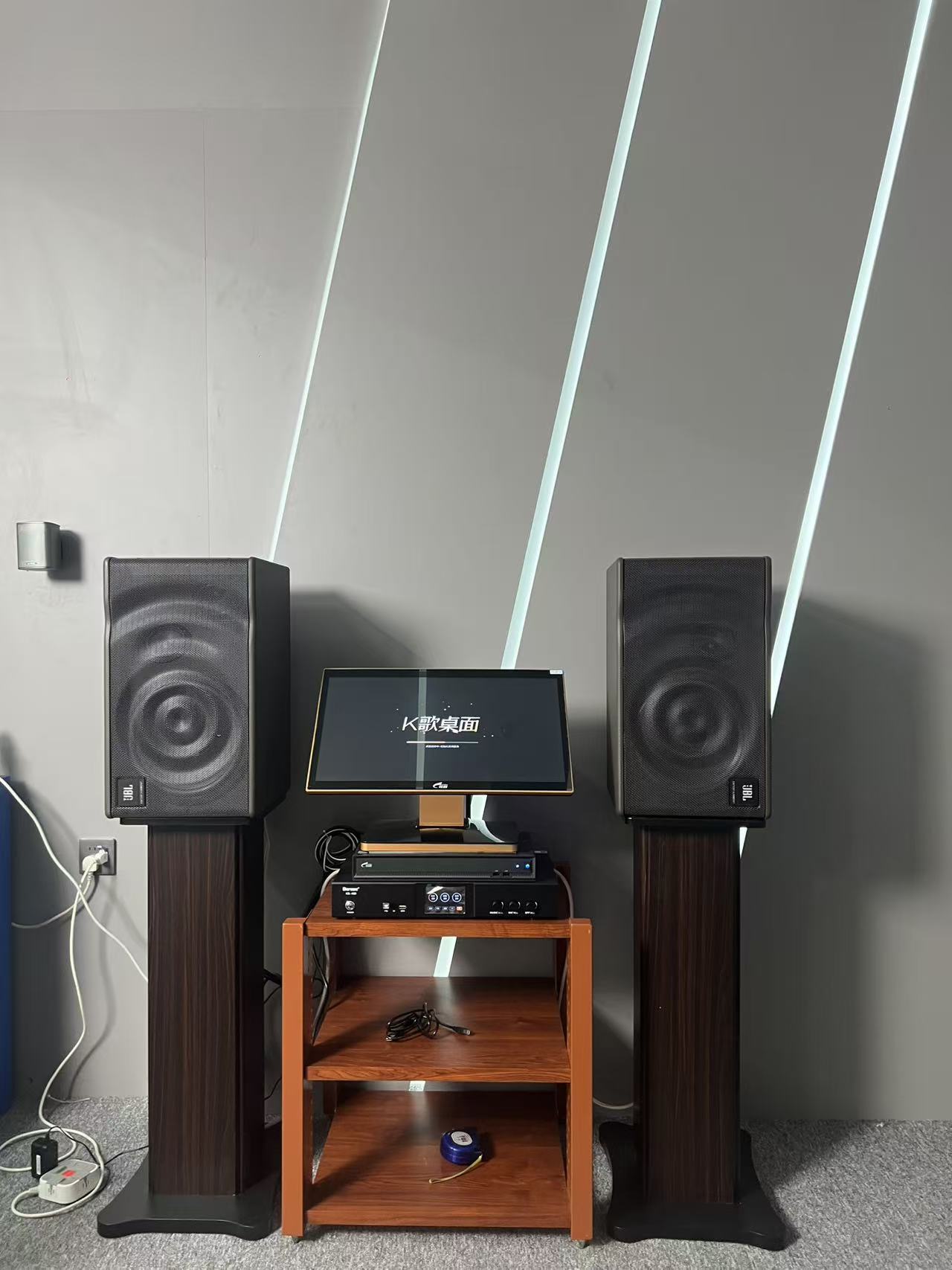 全新正品JBLMK10+视易点歌机+三合一功放+木脚架家庭KTV音响套装