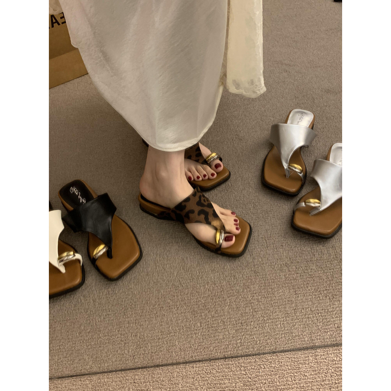 法式复古金属扣套趾凉鞋女2025年新款小众厚底一脚蹬沙滩鞋夏外穿