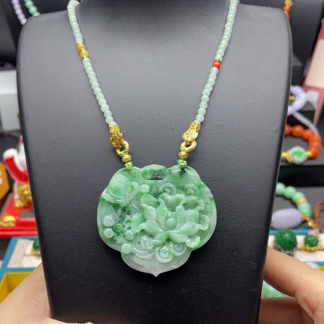 翡翠未镶嵌颈饰翡翠锁牌