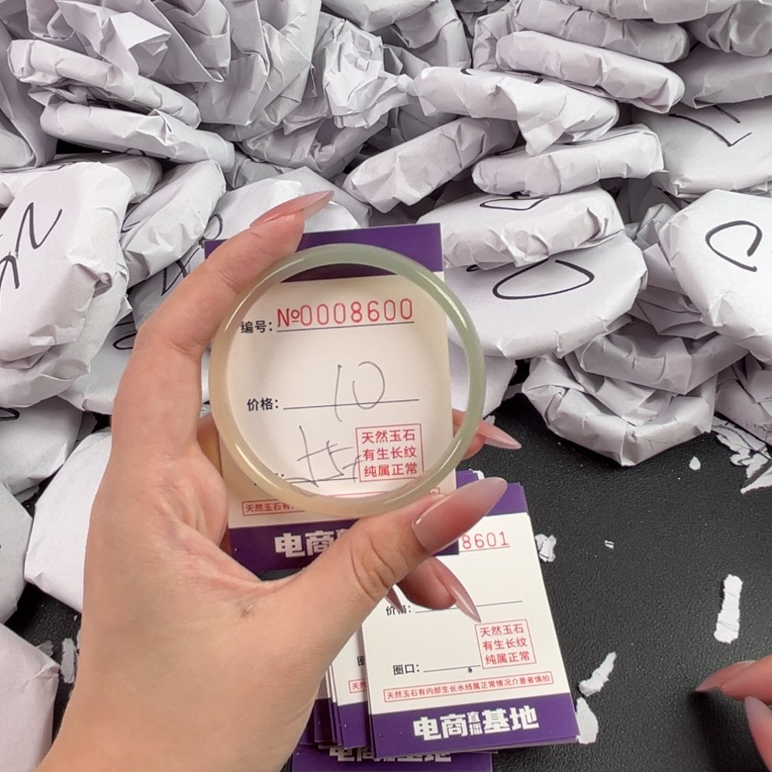 玛瑙/玉髓手镯未镶嵌8600