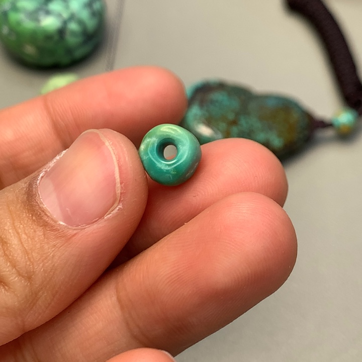 绿松石未镶嵌颈饰