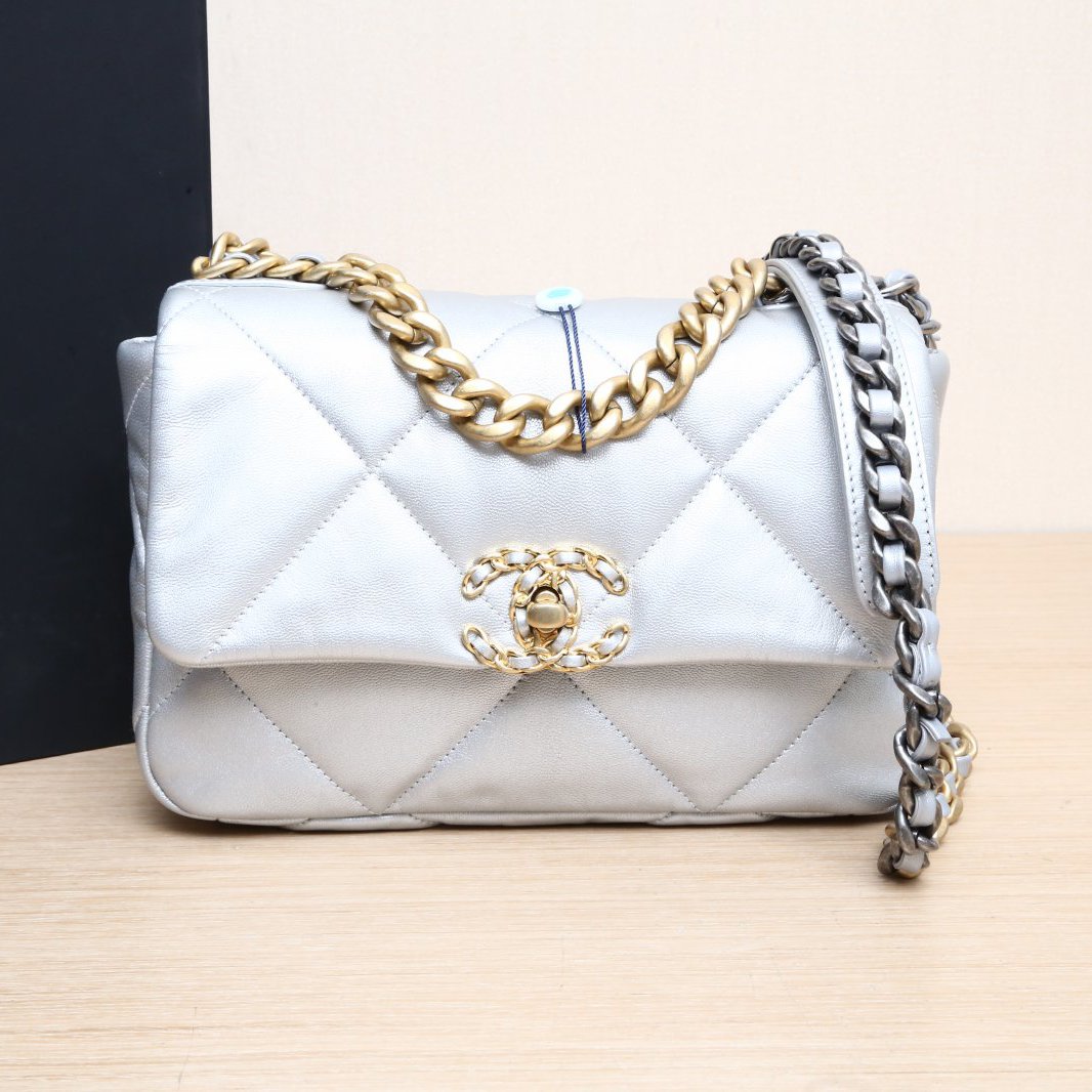 99新 Chanel/香奈儿 小花黑黑19BAG 口盖包 小号 银色 30开 