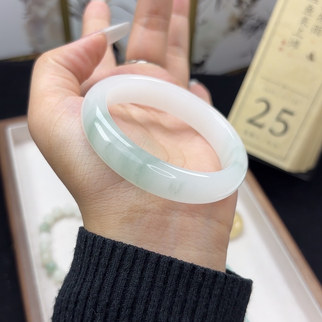 石英质玉手镯未镶嵌