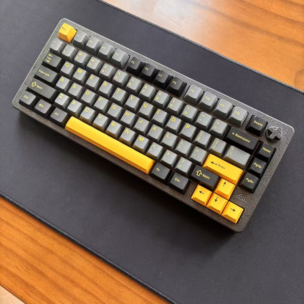 三模RGB光铝坨坨客制化机械键盘适用于游戏办公前行者K75有线复古