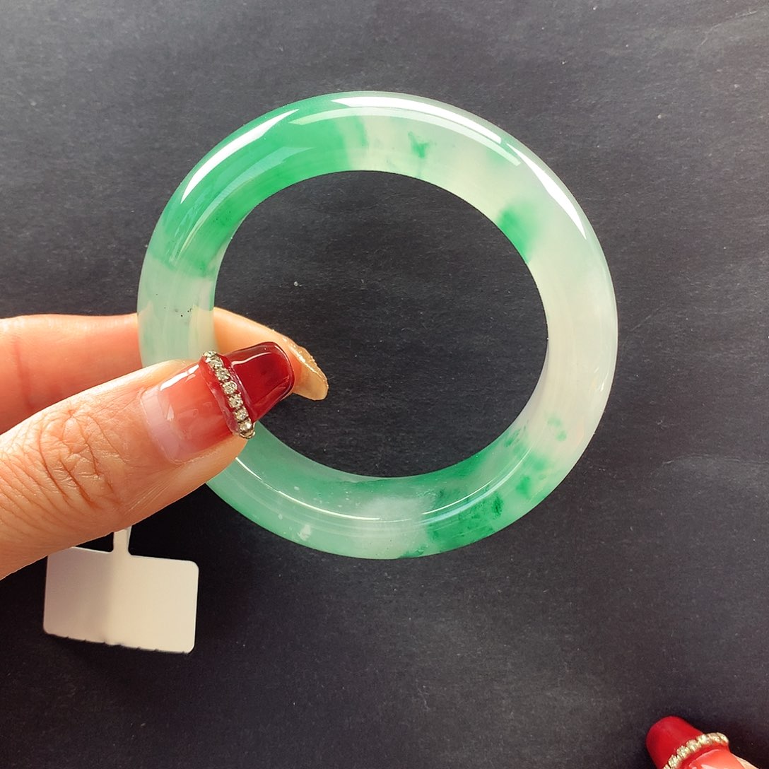 【闪购商品】石英质玉手镯未镶嵌兰***^