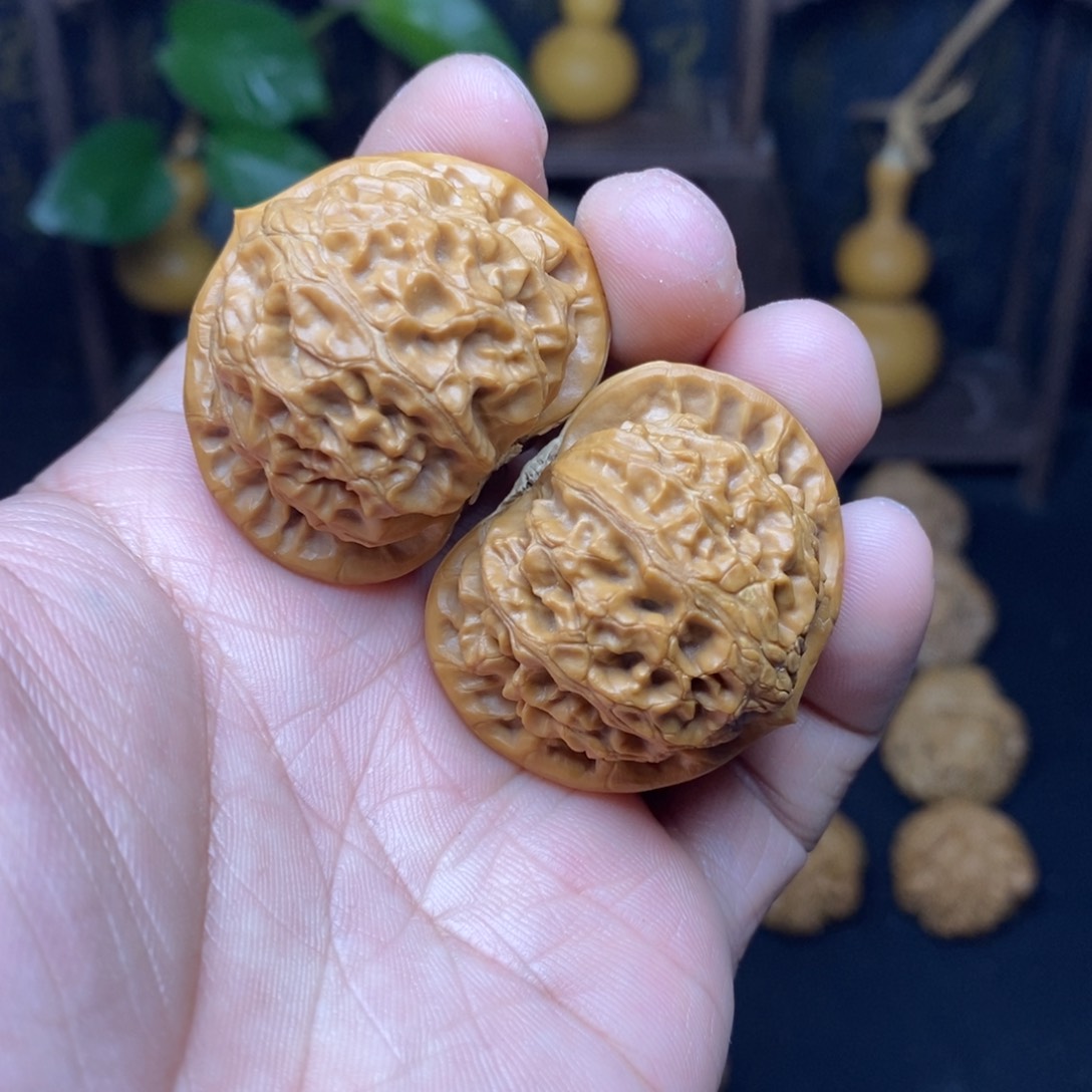 文玩核桃吊坠40宫灯