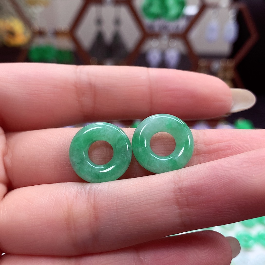 翡翠耳饰未镶嵌天然翡翠