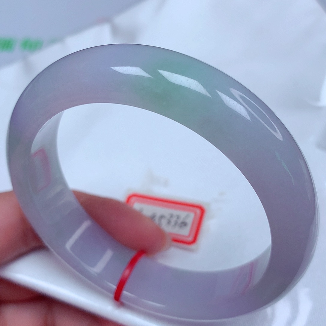 翡翠手镯未镶嵌冰透