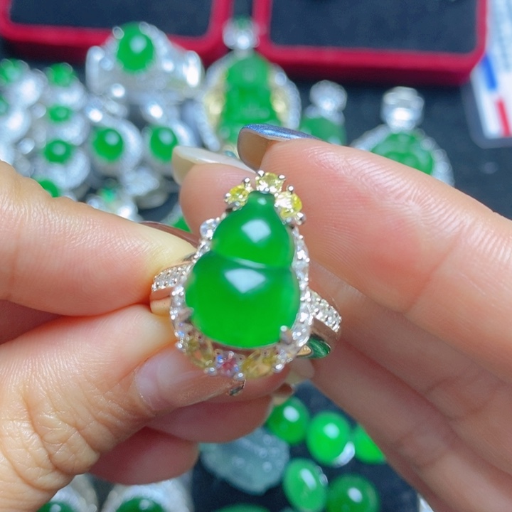 翡翠未镶嵌挂件葫芦