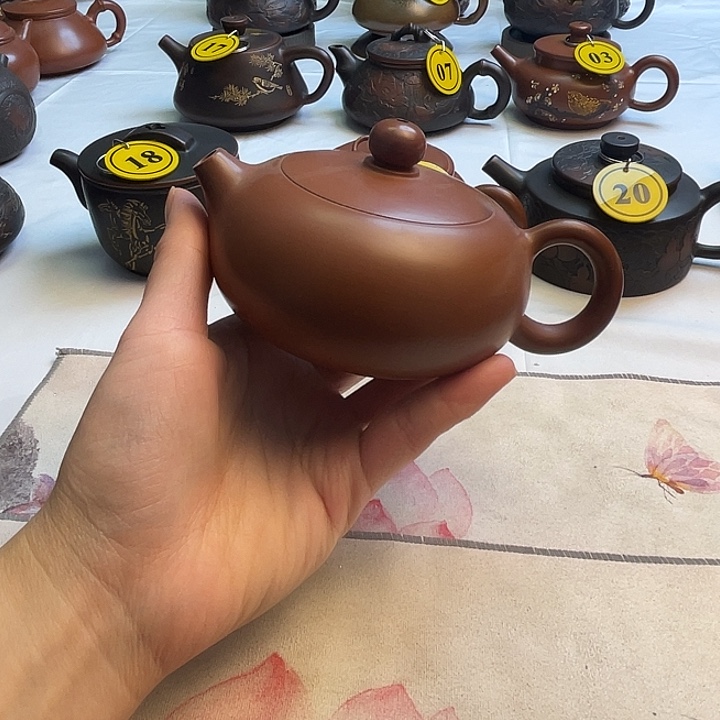 有**见广西钦州坭行陶茶壶