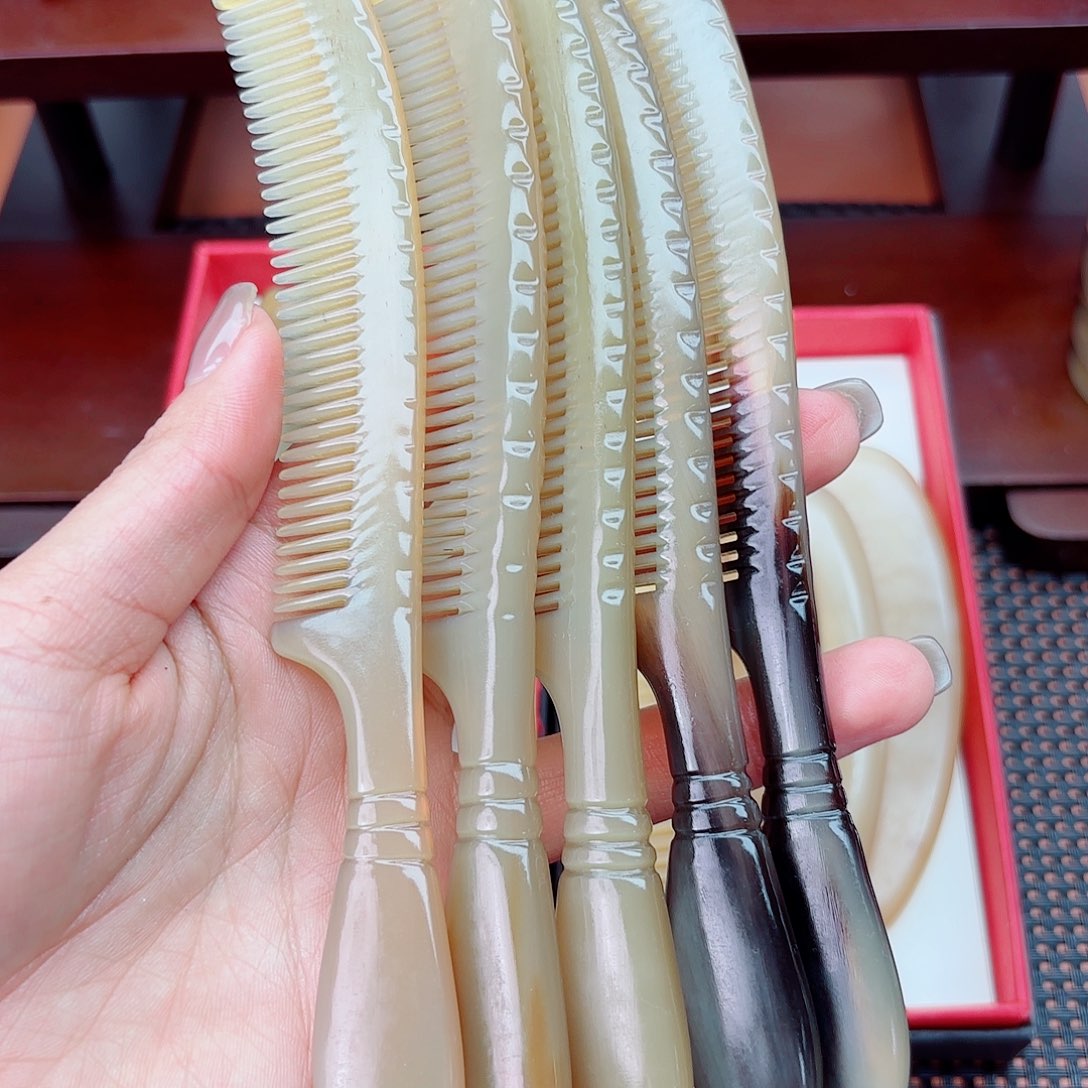 纯手工制作纯牛角梳子