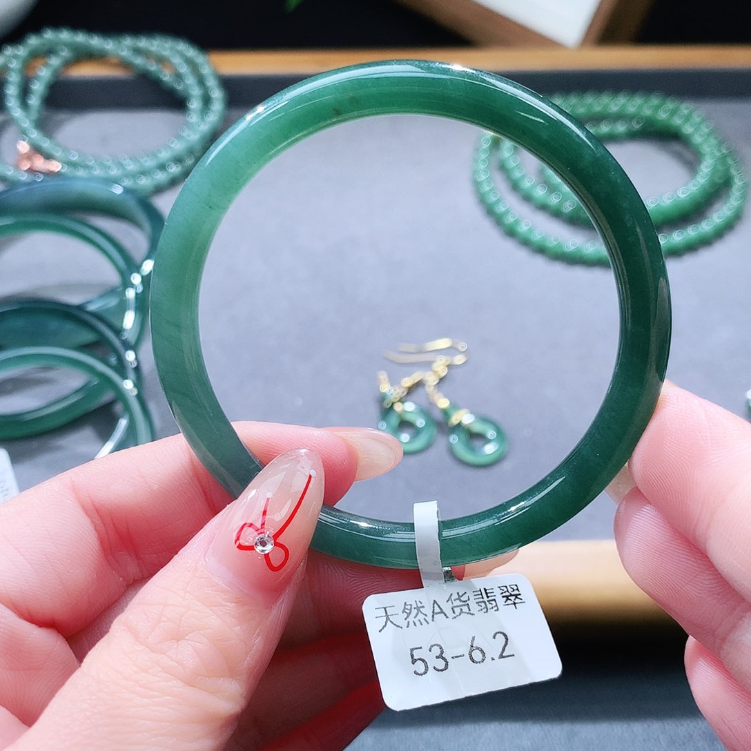 翡翠手镯（圆镯）未镶嵌