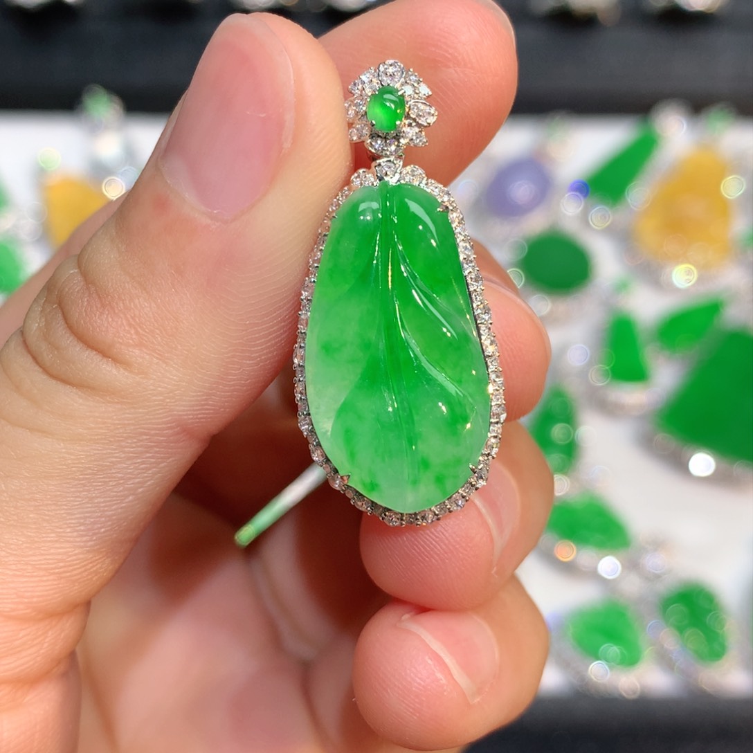 翡翠颈饰18K金镶嵌天然a货翡翠