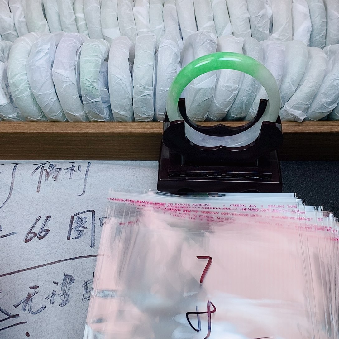 非金属时尚飘花手镯