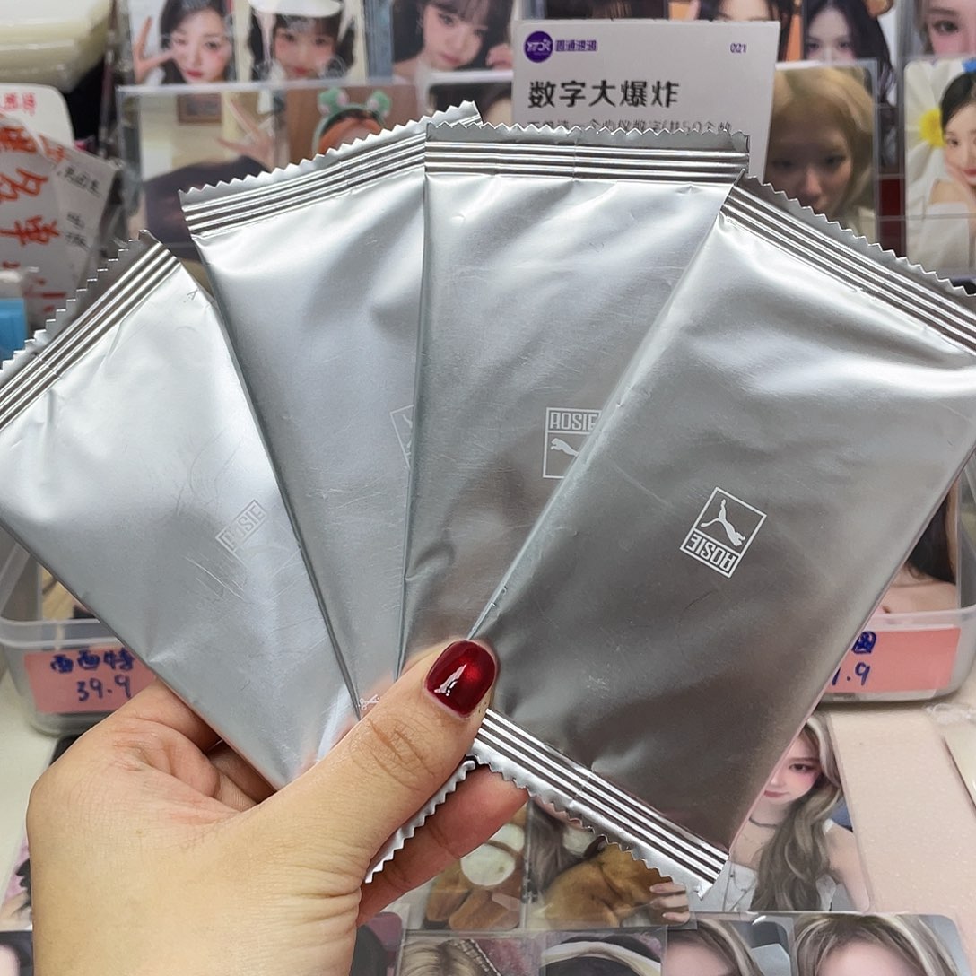 肉肉彪马随机卡一包