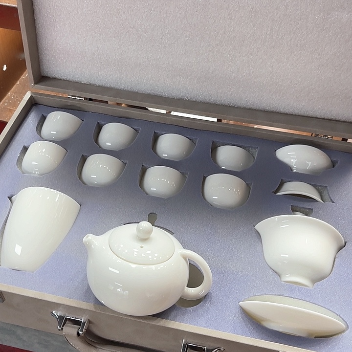 孤品茶具套装等。            