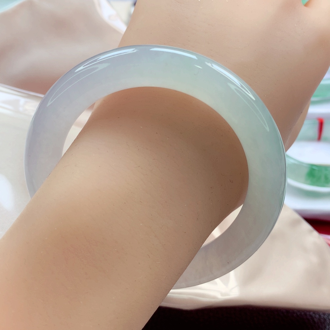 翡翠手镯（圆镯）未镶嵌芳***～师妹