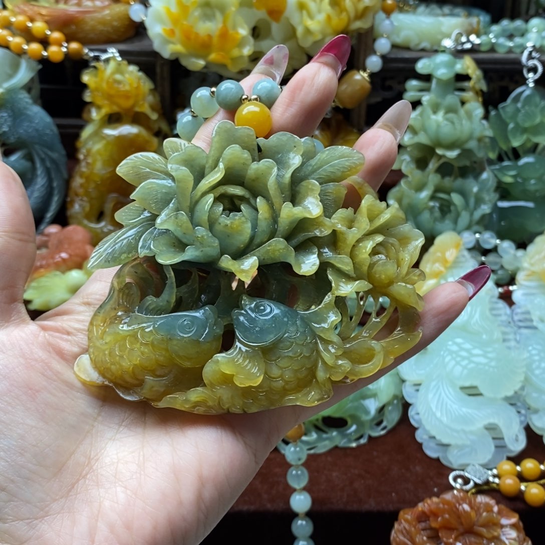 蛇纹石玉颈饰未镶嵌娜****讯