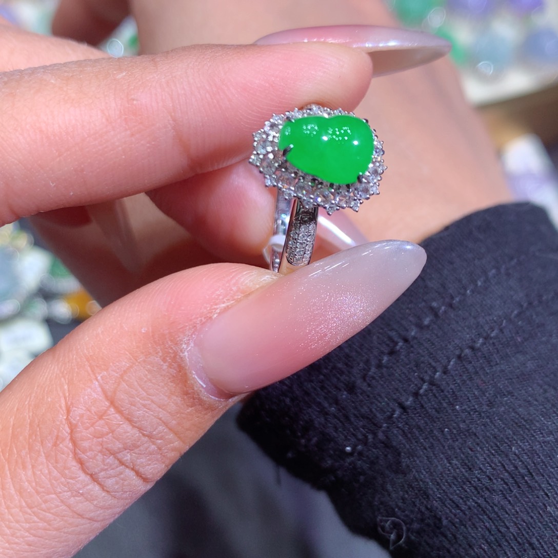 翡翠戒指18K金镶嵌翡翠