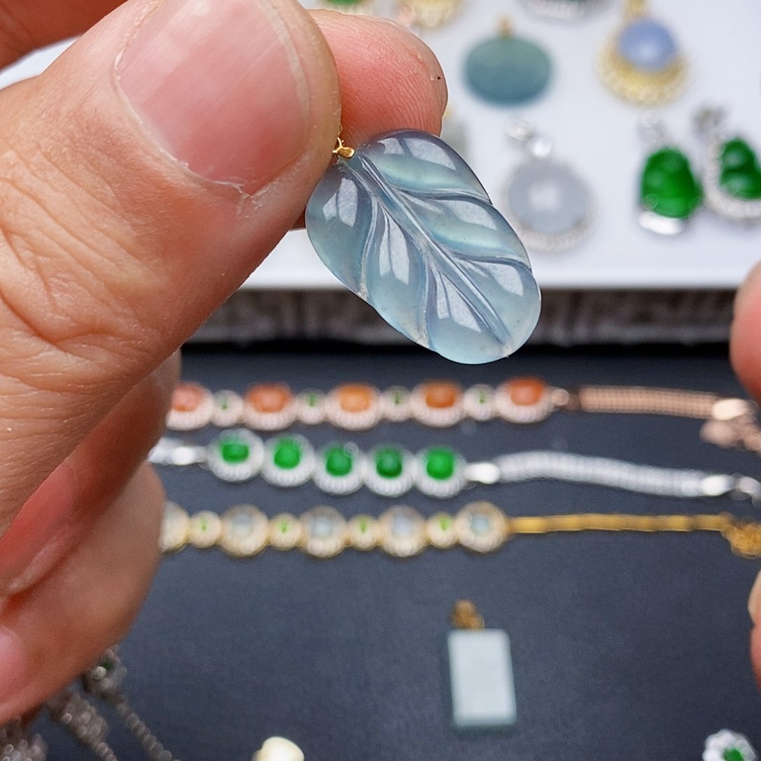 翡翠吊坠(不含链)18K金镶嵌难**涂项链