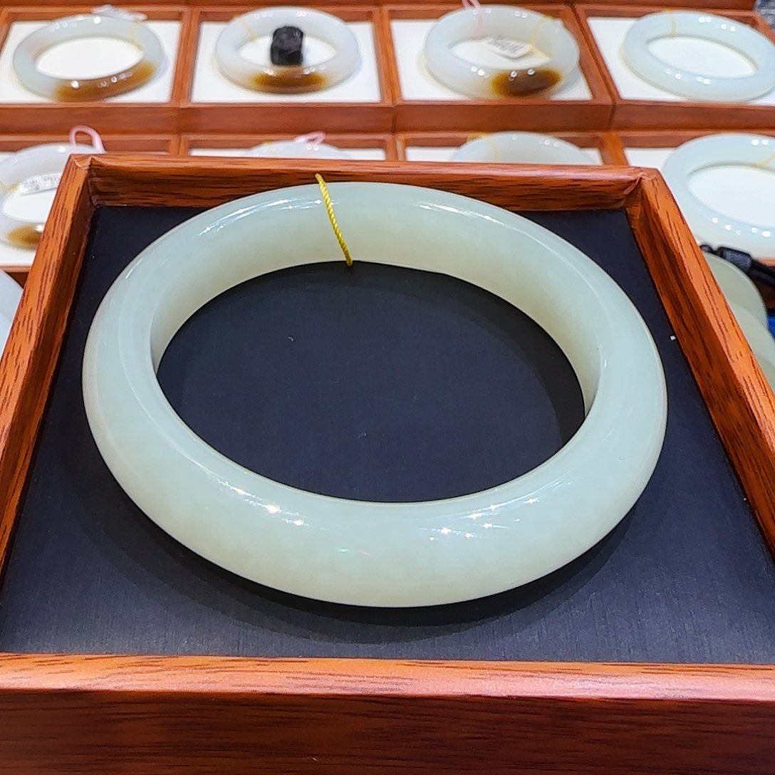 和田玉手镯未镶嵌暖白56