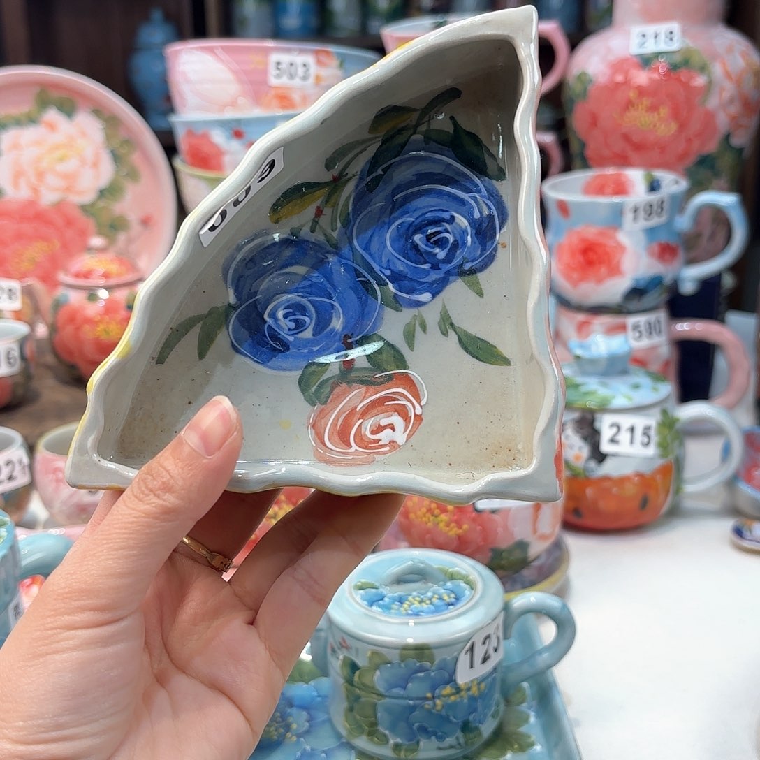 瓷片兔兔好e mo k lv tu tu