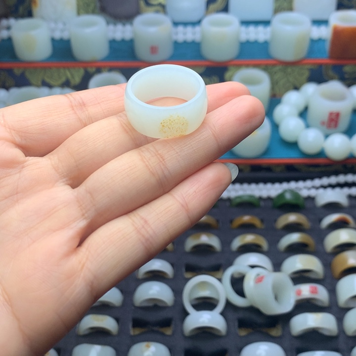 喵***咪和田玉未镶嵌戒指