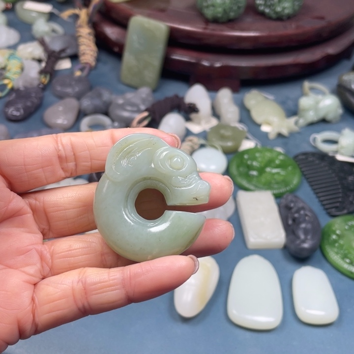 和田玉未镶嵌颈饰