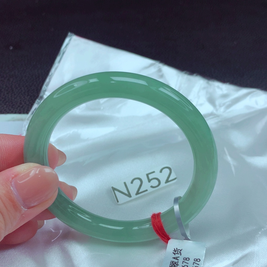 翡翠手镯未镶嵌手镯88