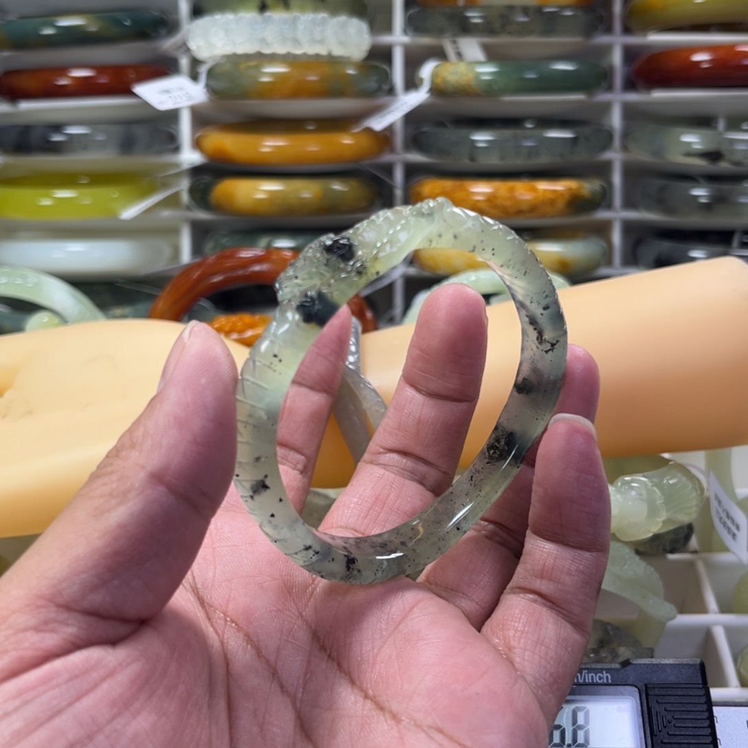 蛇纹石玉手镯未镶嵌宇*