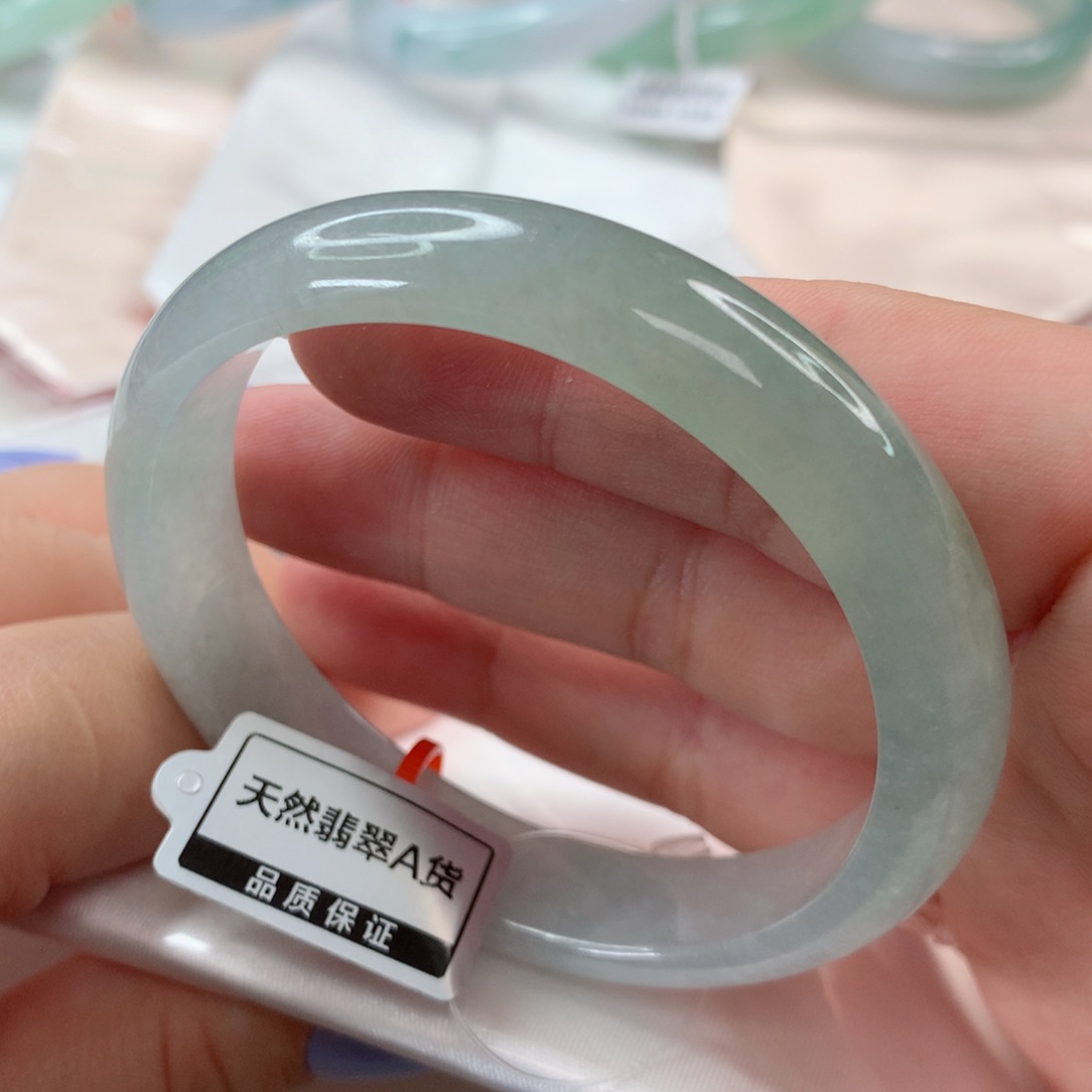 翡翠手镯未镶嵌57.3圈口 贵妃