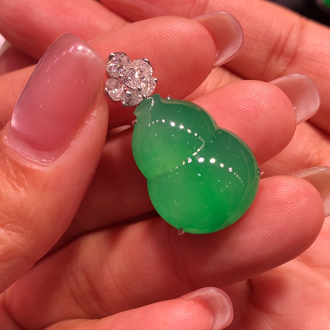 翡翠18K金镶嵌颈饰