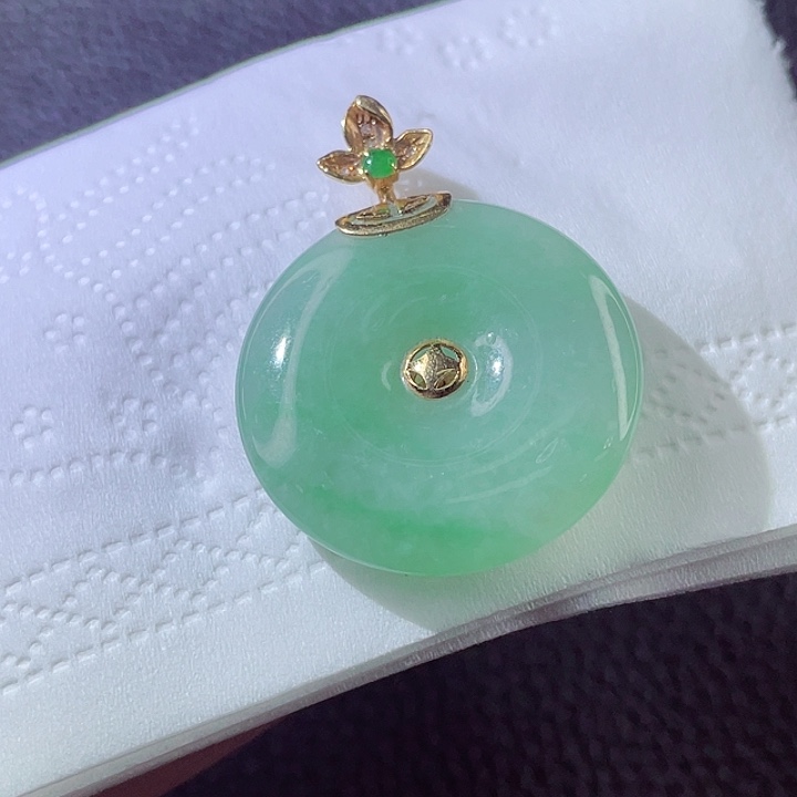 翡翠颈饰18K金镶嵌翡翠