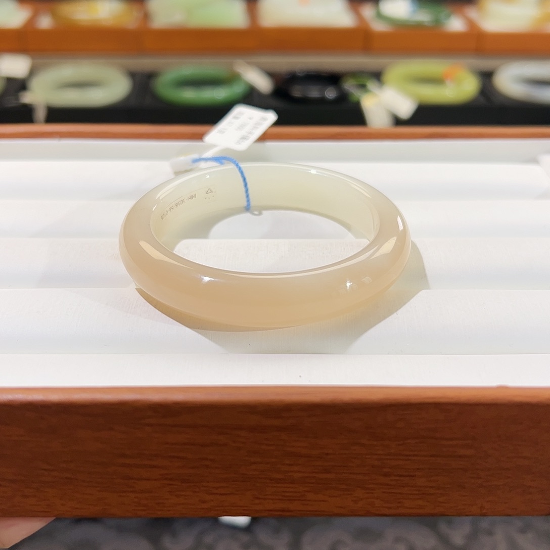 和田玉手镯未镶嵌唼**藻