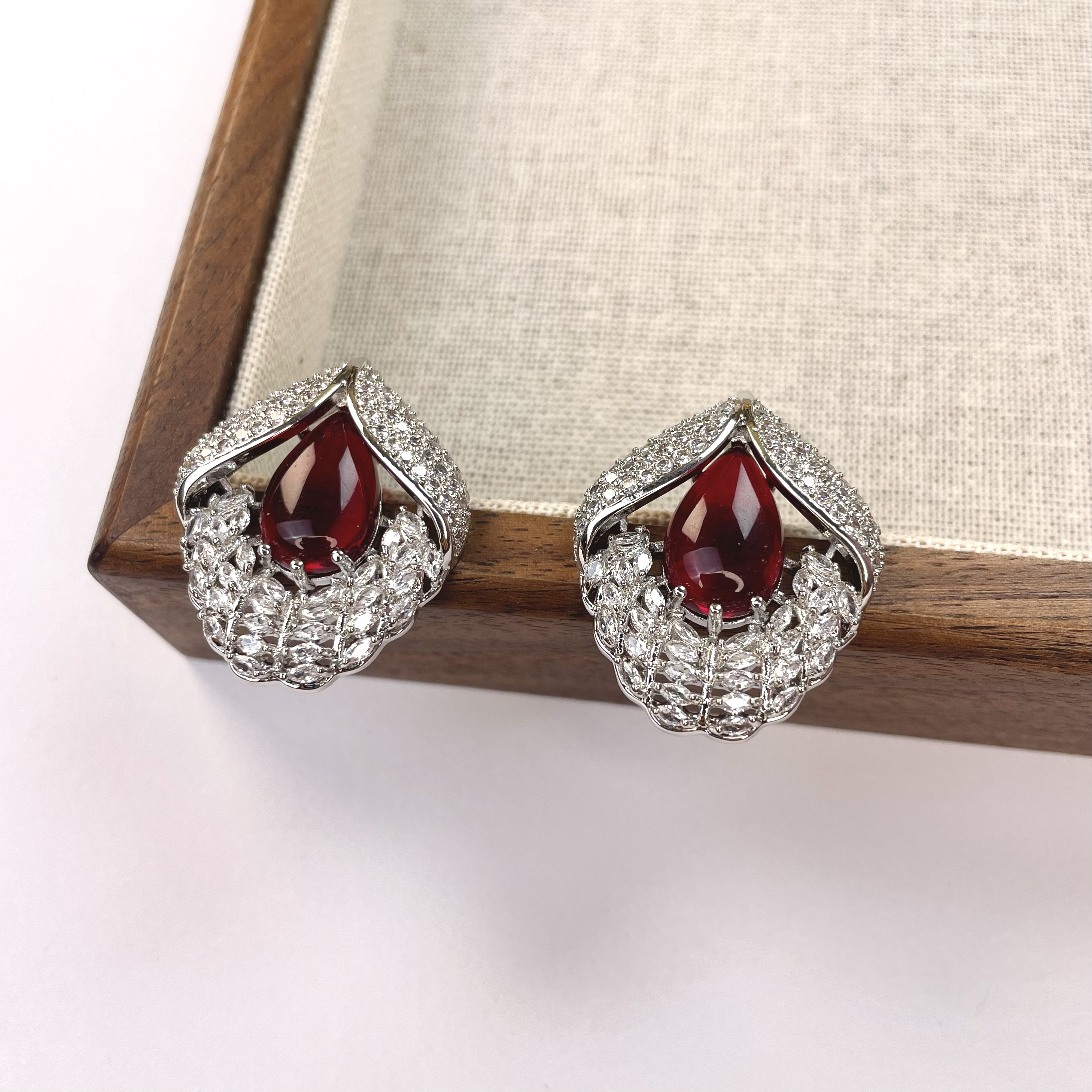 铜合金锆石耳饰 买三送一 1113 手工气质轻奢复古法式简约耳钉