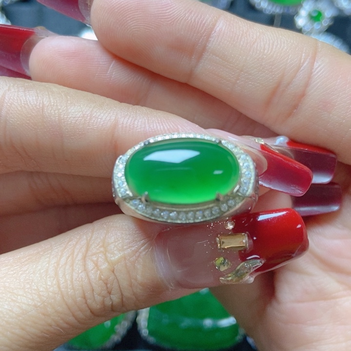 翡翠颈饰银S925镶嵌88。