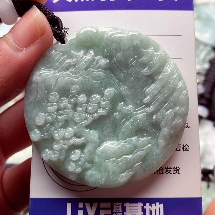 翡翠挂件未镶嵌翡翠