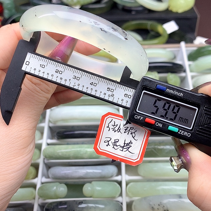 蛇纹石玉手镯未镶嵌671